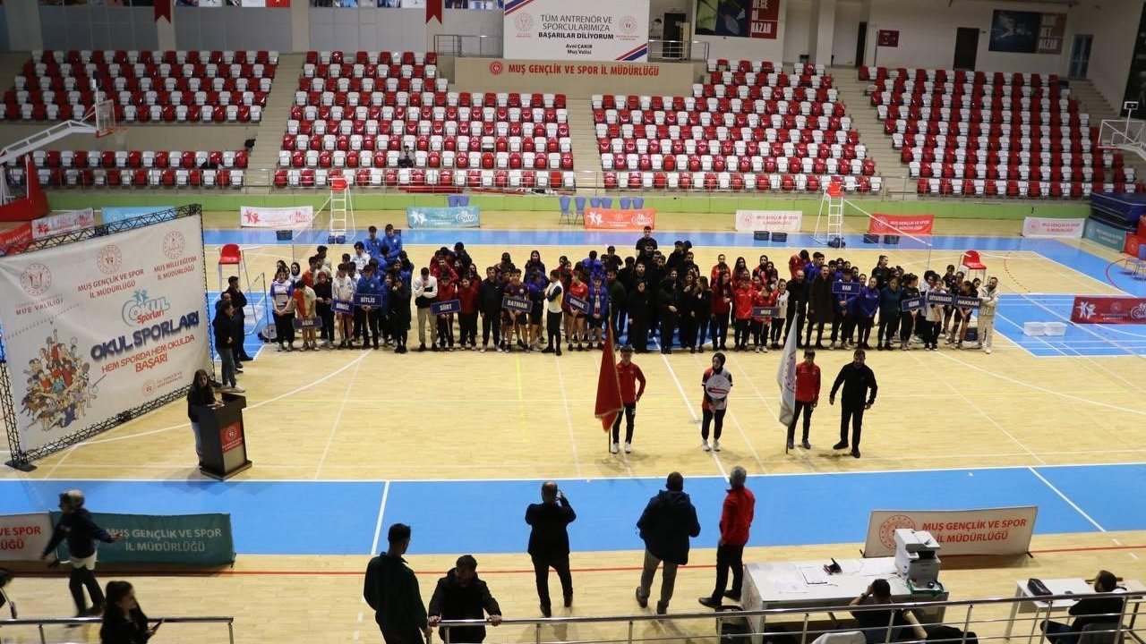 Muş’ta ’Okul Sporları Badminton Gençler Grup Müsabakaları’ başladı