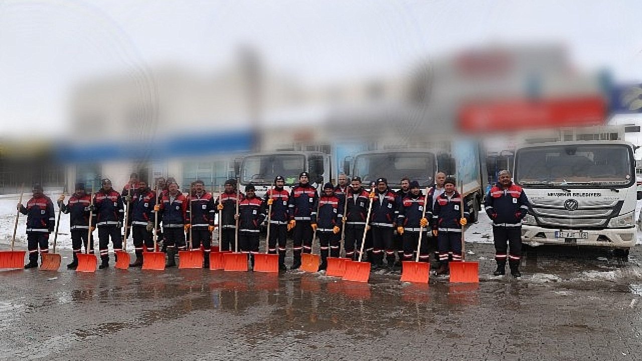 Nevşehir Belediyesi Sanayi Bölgesinde Kar Temizliği Yaptı