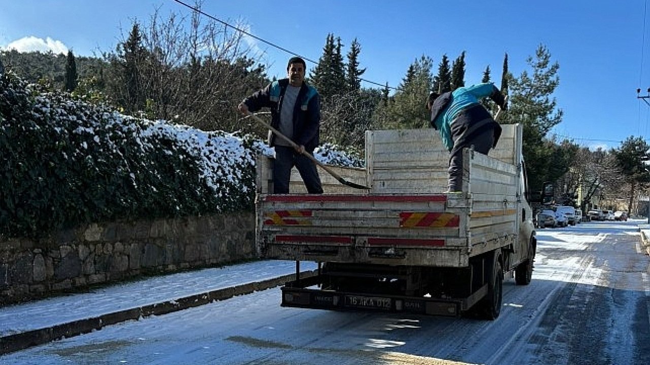 Nilüfer'de yolların açılması için ekipler seferber oldu 