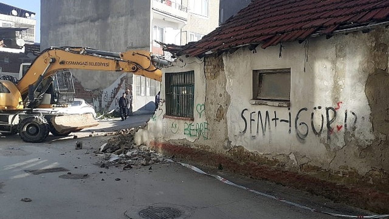 Osmangazi'de metruk bina temizliği