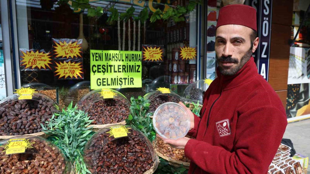 Ramazan’ın vazgeçilmezi hurma tezgahlardaki yerini aldı