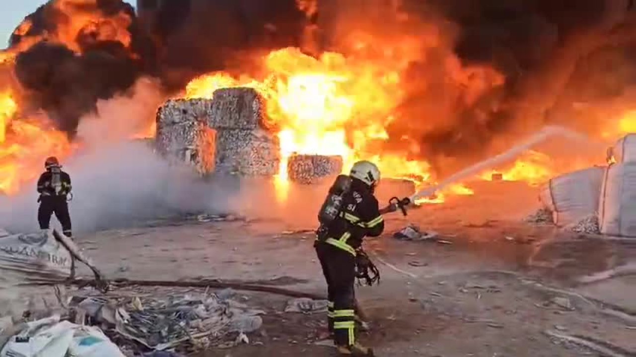 Şanlıurfa'da geri dönüşüm tesisinde yangın çıktı