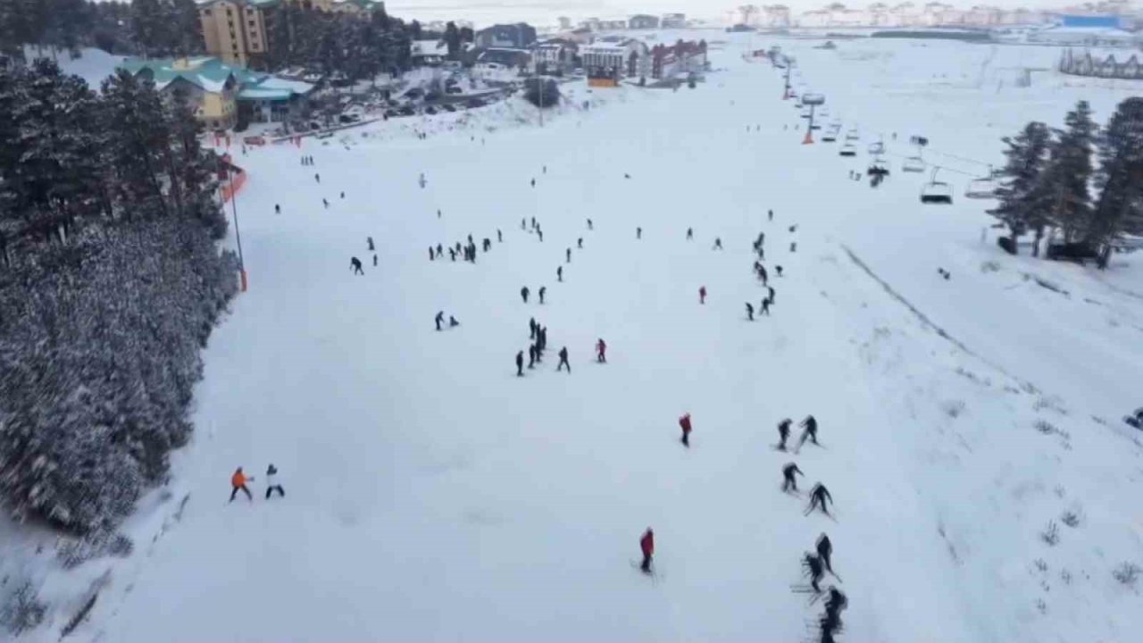 Sarıkamış kayak merkezi kayak tutkunlarını ağırlıyor