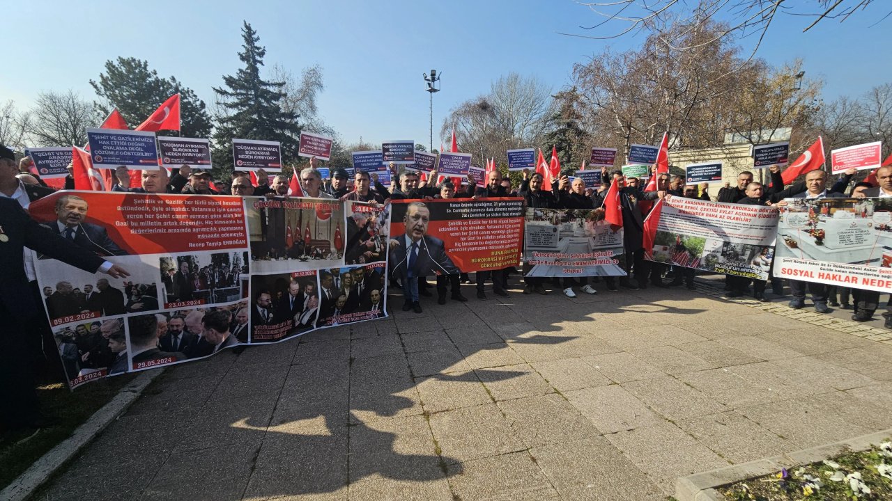 Şehit aileleri ve gaziler: "Taleplerimiz karşılanmazsa Çalışma ve Sosyal Güvenlik Bakanlığı bahçesine protezlerimizi iade edeceğiz"