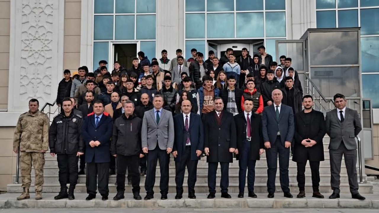 Şenkaya’da gençlere "Dilimiz Kimliğimizdir" vurgusu