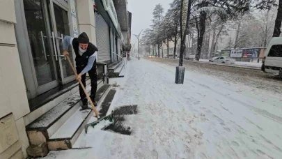 Tatvan’da kar yağışı