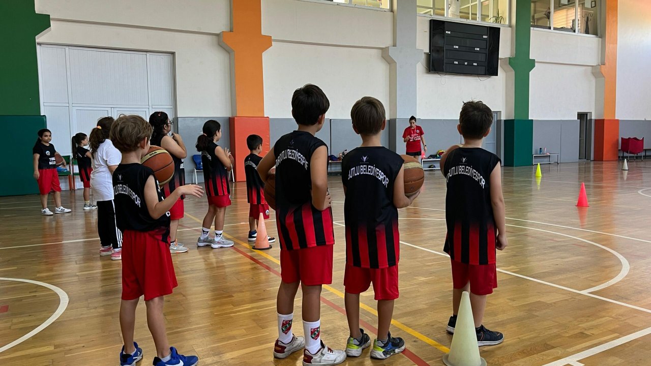 Turgutlu Belediyesi'nin basketbol kurs kayıtları devam ediyor 