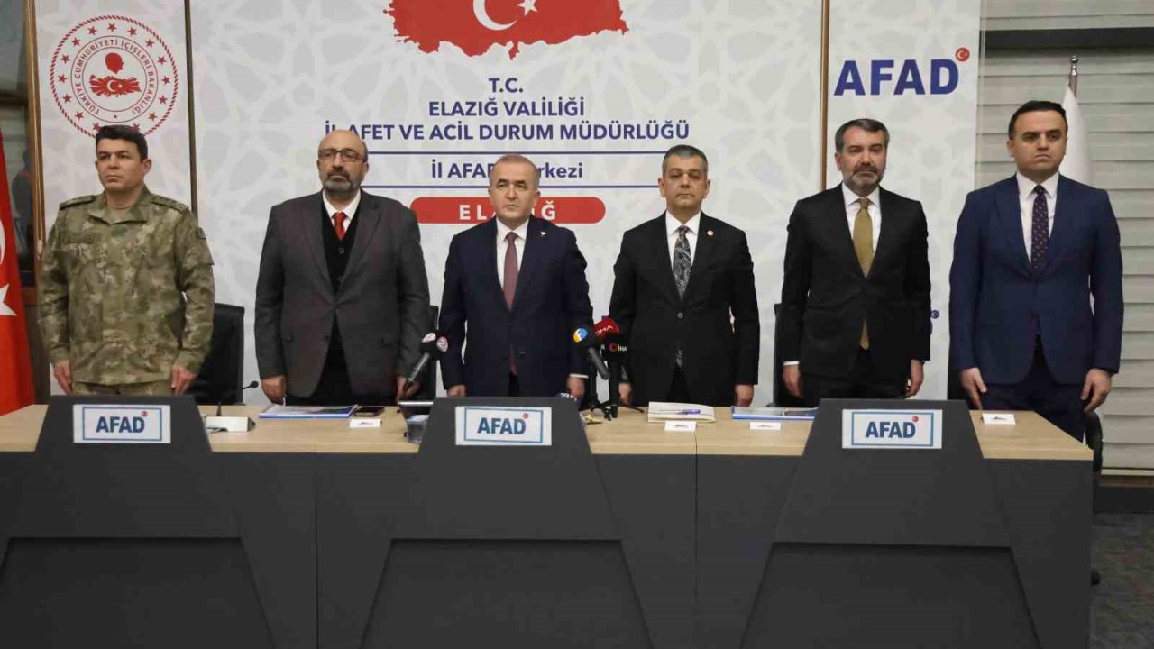 Vali Hatipoğlu: "Asrın felaketinde tüm Türkiye deprem yöresine akın etti"