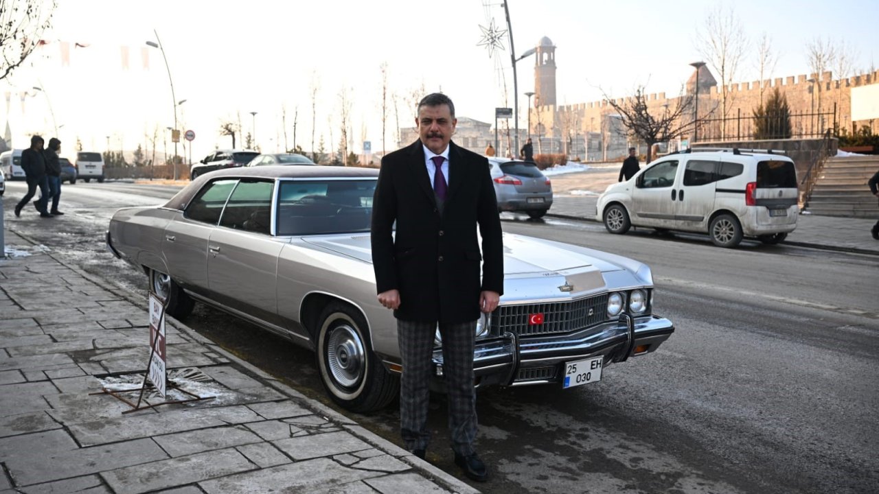 Vali Mustafa Çiftçi, Alparslan Türkeş’in aracıyla şehir turu attı