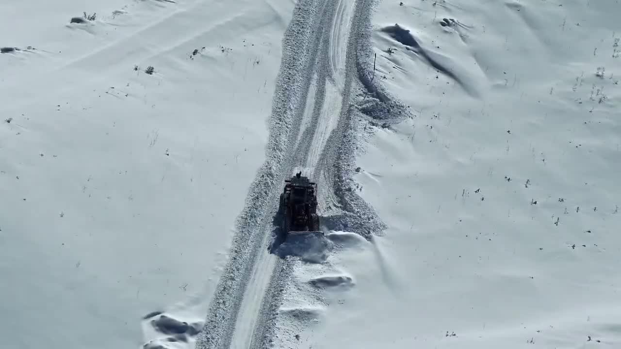 Van'da 12 yerleşim yerinin yolu ulaşıma açılmayı bekliyor