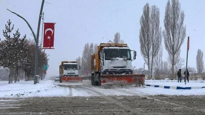 Van’da 560 yerleşim yerinden 528’inin yolu açıldı