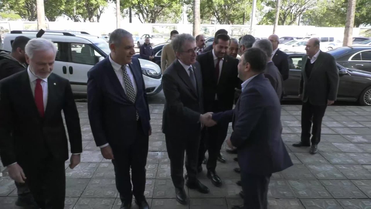 Yalçın Karatepe: "Konteynerde zor şartlarda çalışan Hatay esnafının sorununu görüyoruz, çözümü için çabalıyoruz"