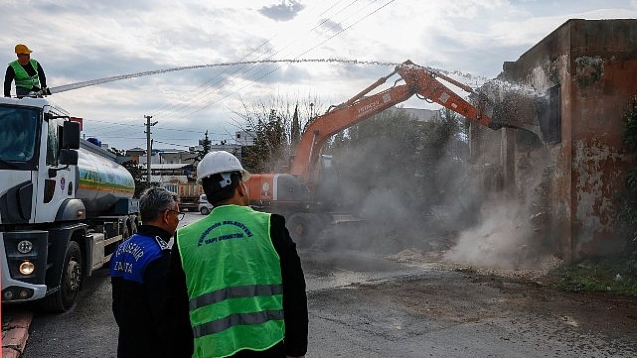 Yenişehir Belediyesi metruk binaları yıkmaya devam ediyor