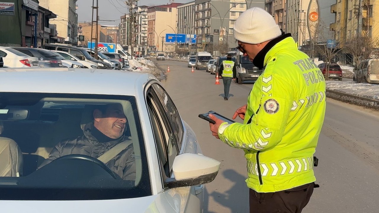 Yüksekova’da emniyet kemeri denetimi