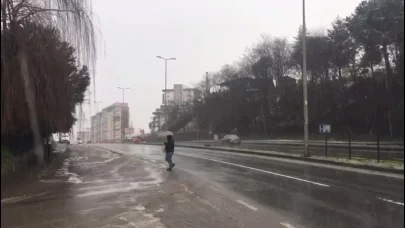 Zonguldak-İstanbul kara yolu kar nedeniyle uzun araç geçişlerine kapatıldı