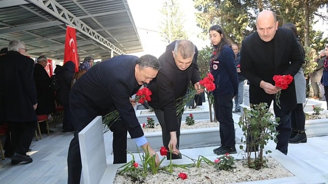 1 Mart Üsküdar Vapur faciasında şehit olan 392 kişi, büyük felaketin 67. yılında Gölcük'te düzenlenen anma töreninde bir kez daha hüzünle yâd edildi