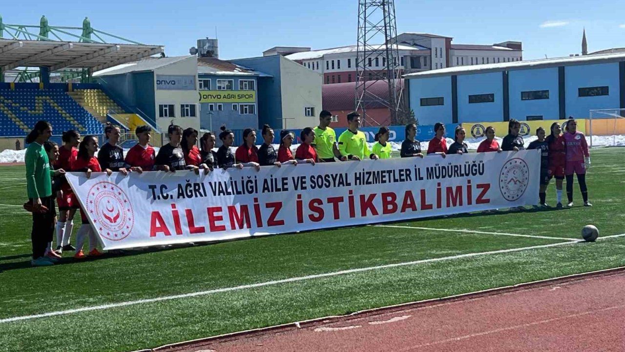 Ağrı Aile ve Sosyal Politikalar Gençlik ve Spor Kulübü Kadın Takımı, Silopi Belediyesi Spor Kulübü’nü 2-1 mağlup etti