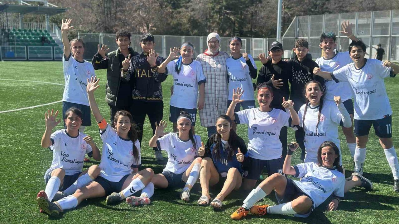 Ağrı ASP Kadın Futbol Takımı, Kayseri’de rakibini farklı geçti: 5-1