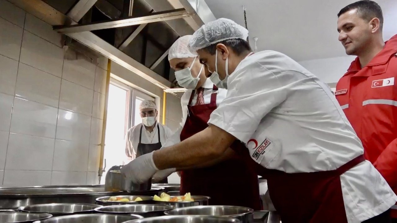 Ağrı’da Ramazan’da 3 bin 200 kişiye sıcak yemek ulaştırılıyor