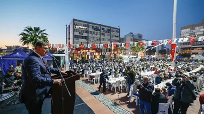 Başkan Tugay'dan iftar sofrasında dayanışma mesajı “Birlik ve beraberlik olduktan sonra her şeyin üstesinden geliriz"