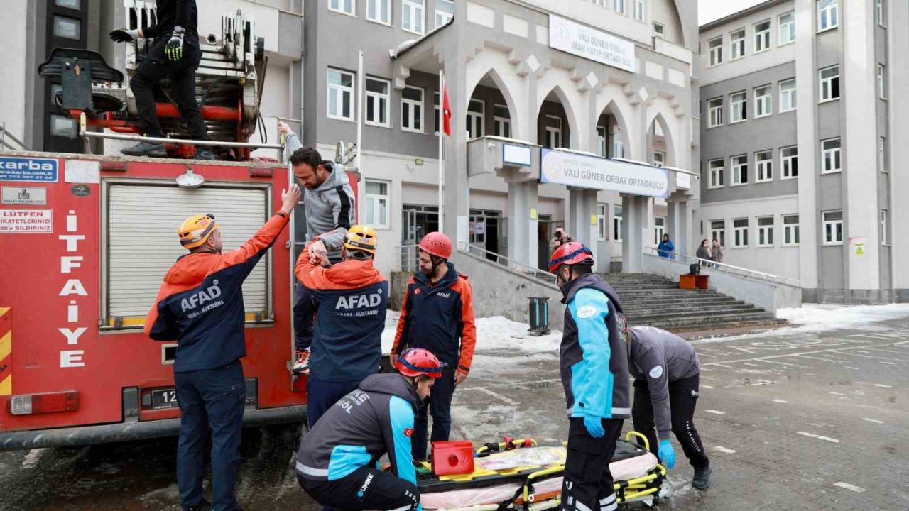 Bingöl’de öğrencilere deprem ve yangın tatbikatı