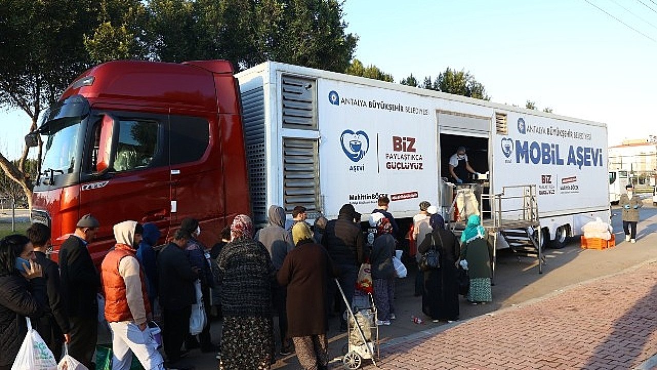 Büyükşehir'den Ramazan ayının ilk gününde sıcak yemek ikramı