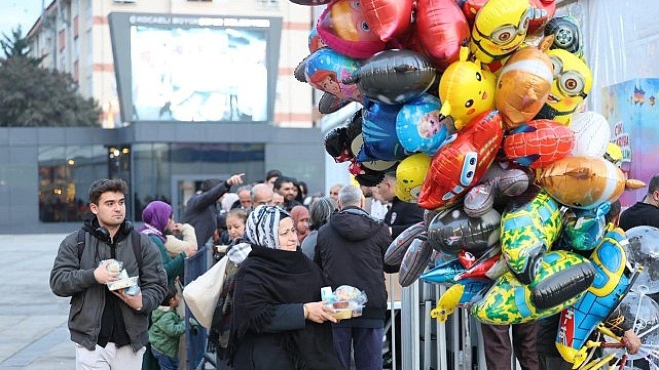 Büyükşehir'in iftar sofrası gönülleri buluşturuyor