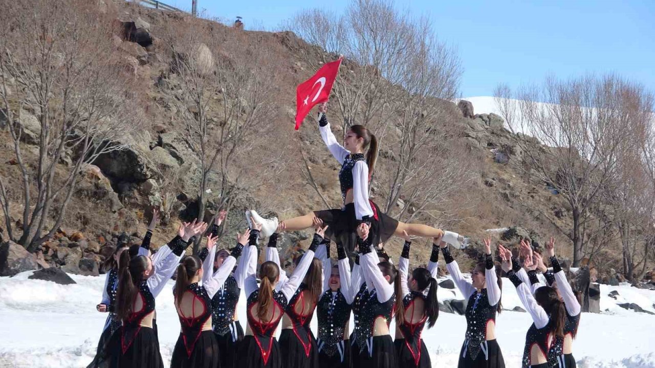 Çıldır Gölü’nde nefes kesen senkronize buz pateni gösterisi