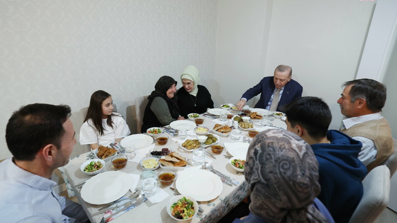 Cumhurbaşkanı Erdoğan, Ankara'da iftarda Fidan ailesine konuk oldu