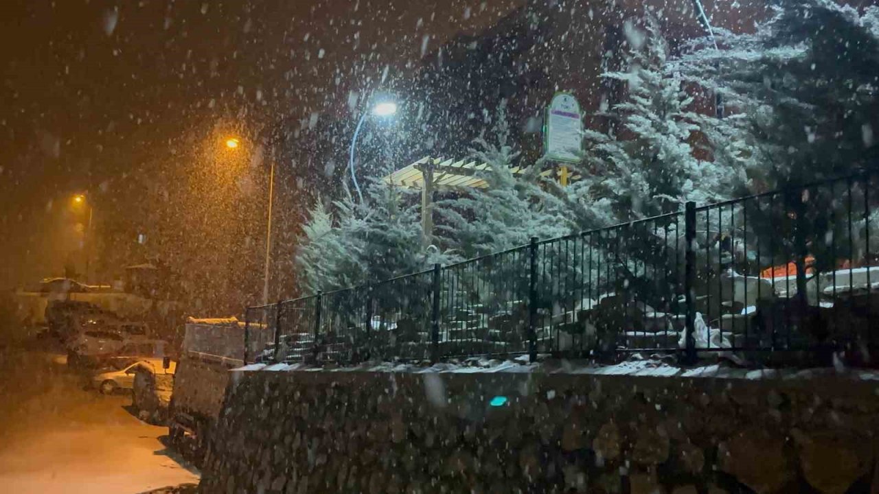 Elazığ’da kar yağışı başladı