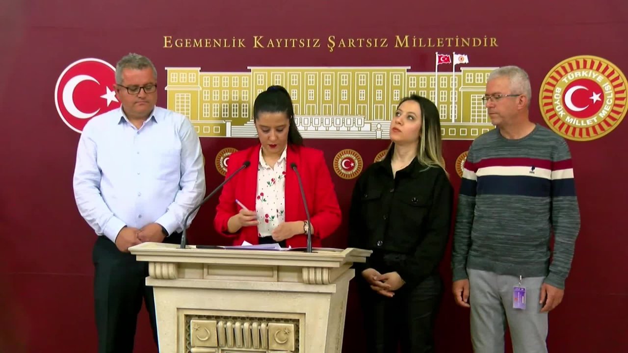 EMEP'li Karaca, işten çıkarılan Digel Tekstil işçisi Tunçer ile TBMM'de: Baskı, taciz ve hakaret, kadın işçiler için sıradan çalışma koşulları haline gelmiş durumda