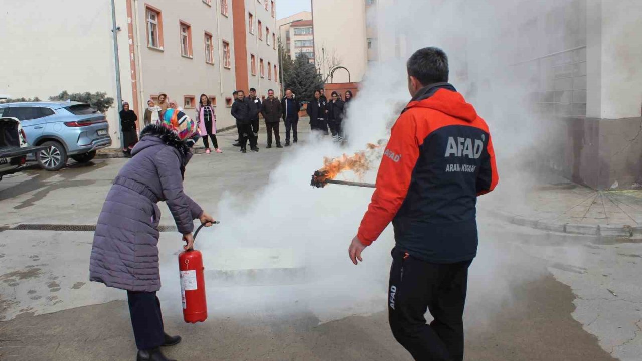 Erzincan Öğrenci Yurdu’nda afet farkındalık ve yangın eğitimi düzenlendi