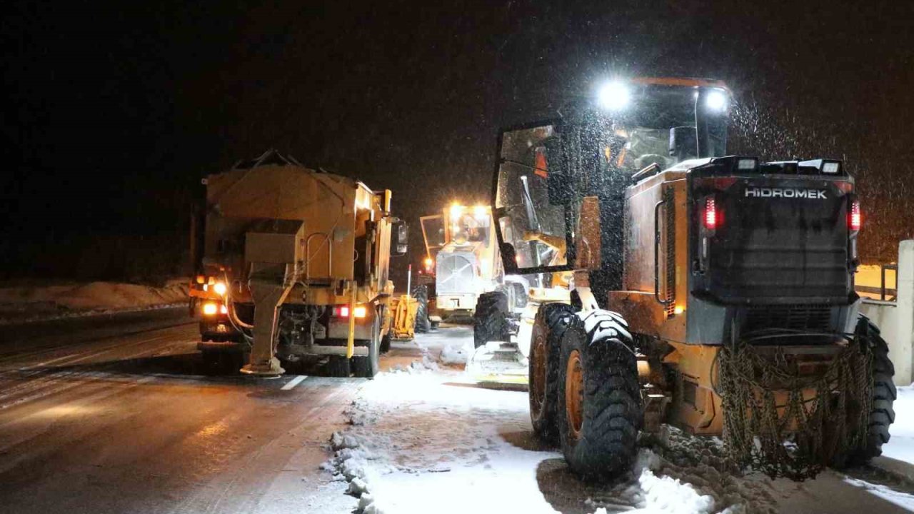 Erzincan’da kar ve tipi geçitlerde ulaşımı aksattı