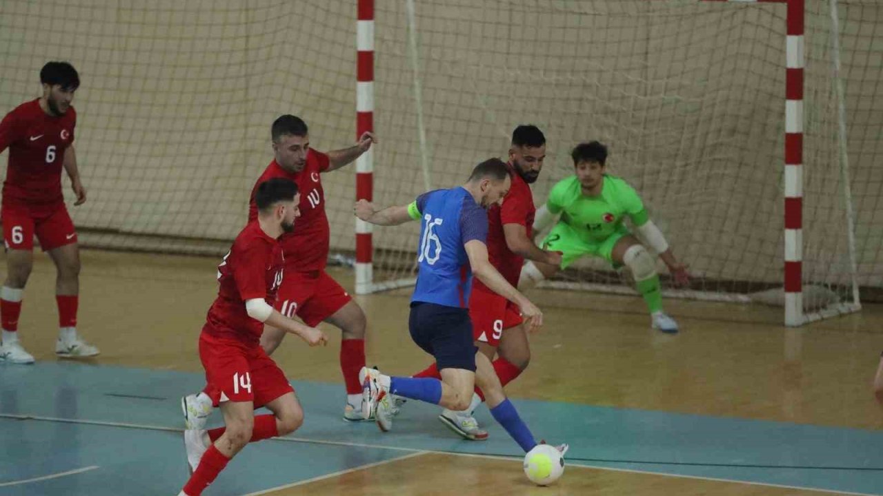 Erzincan’da oynanan karşılaşmada Futsal A Milli takımı, Slovakya’ya 8-4 mağlup oldu