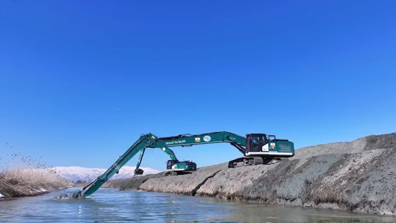 Erzincan’da tahliye kanallarında bahar temizliği