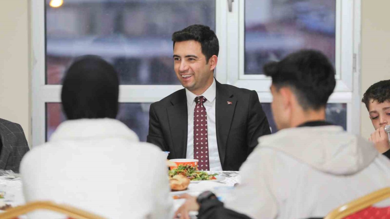 Genç Kaymakamı Güzel, SYDV tarafından desteklenen ailelerle iftar açtı