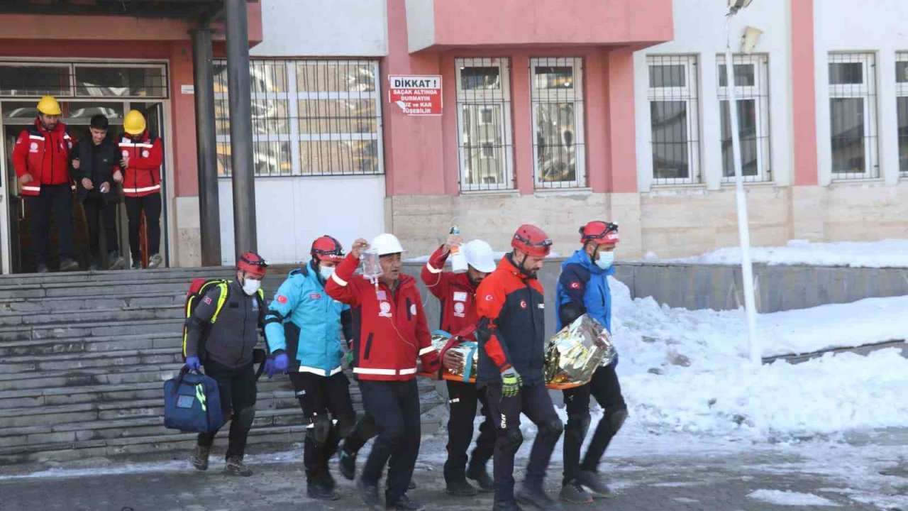 Hakkâri’deki tatbikat gerçeğini aratmadı