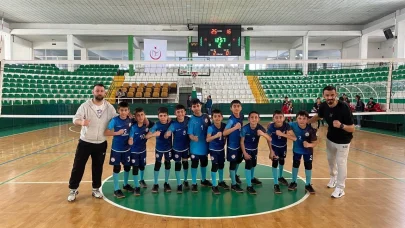 Hamur Adımova Ortaokulu’ndan voleybolda büyük başarı