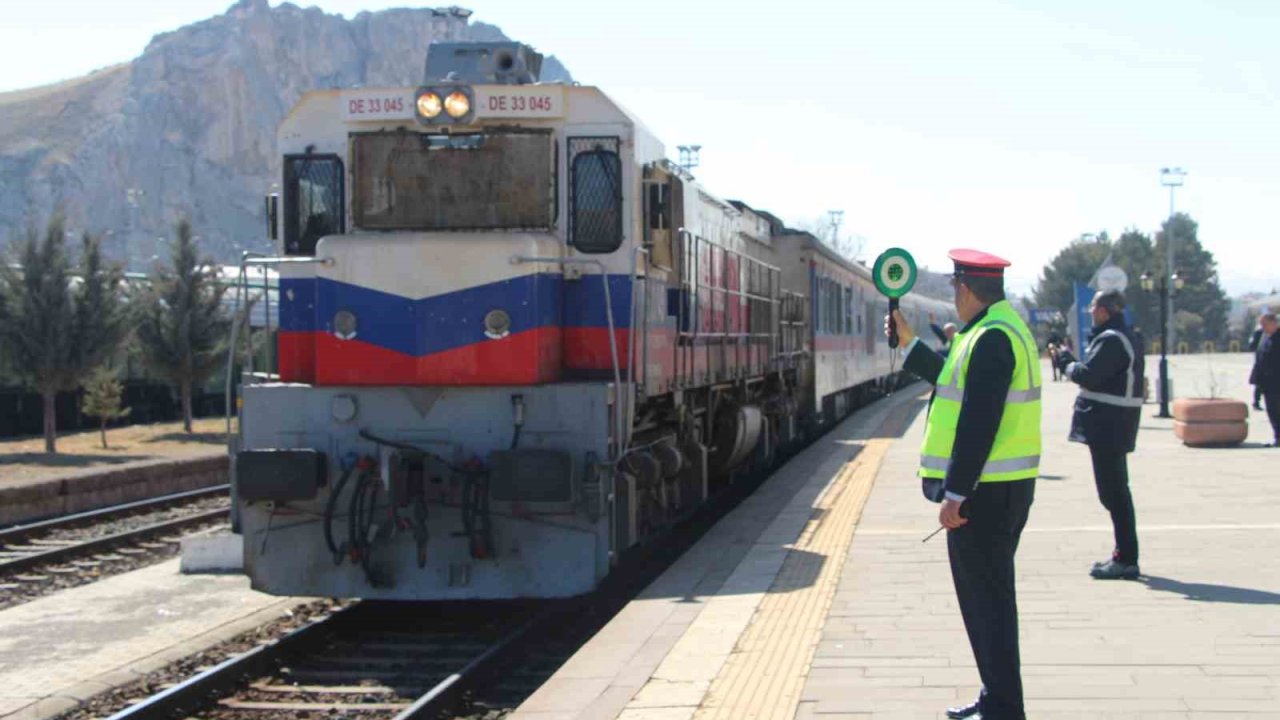 İranlı turistler nevruz için Tahran-Van trenini tercih etti