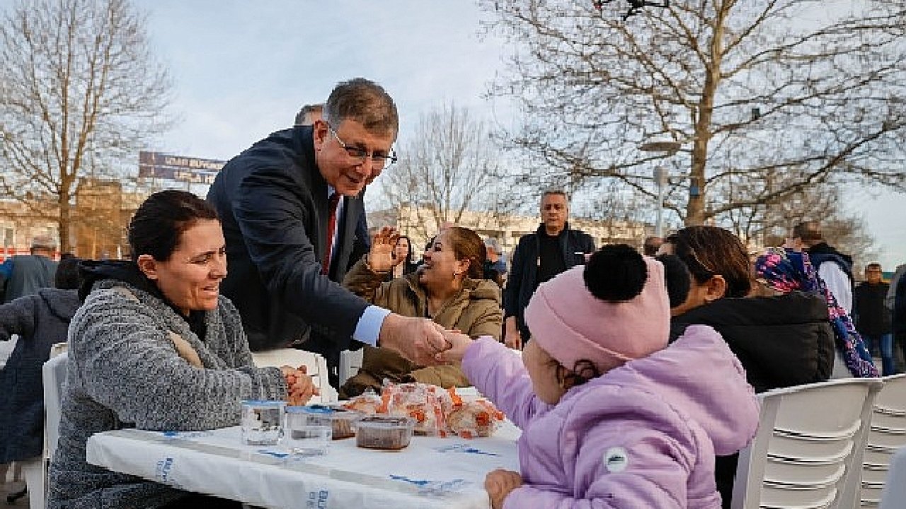 İzmir Büyükşehir Belediyesi'nin iftar sofrası Urla'da kuruldu 