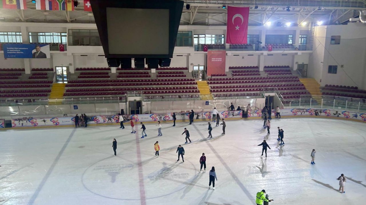 İzmir’in kadınları buz pistinde buluştu