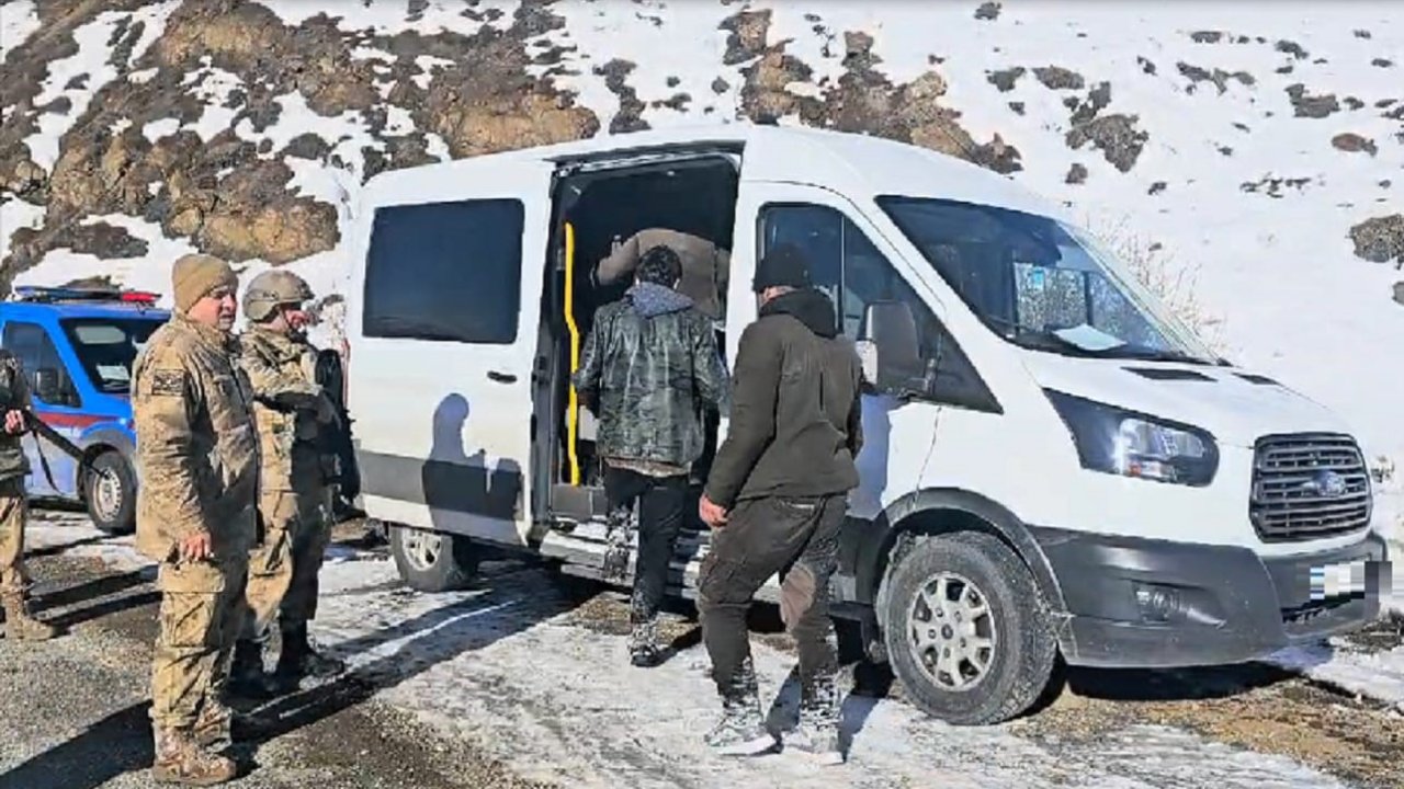 Jandarma Erzurum’da 35 düzensiz göçmeni yakaladı