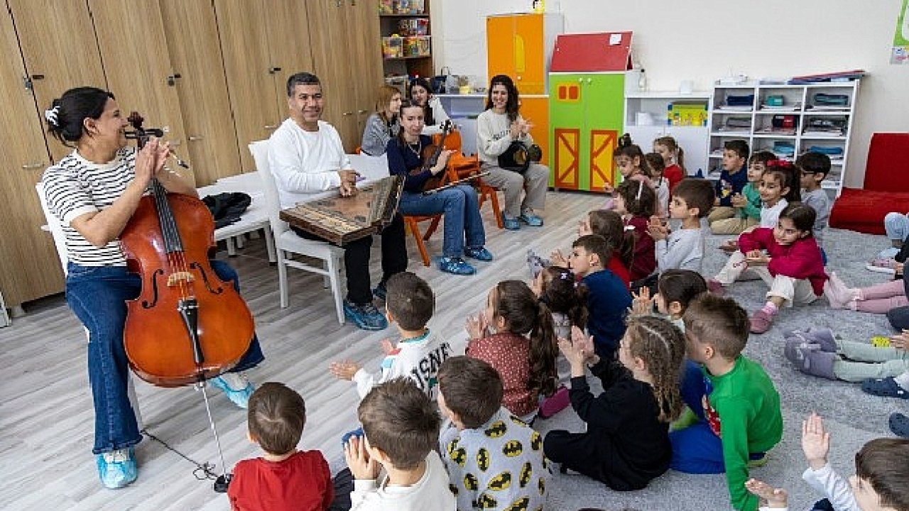 Karşıyakalı minikler Türk müziği çalgıları ile tanışıyor 