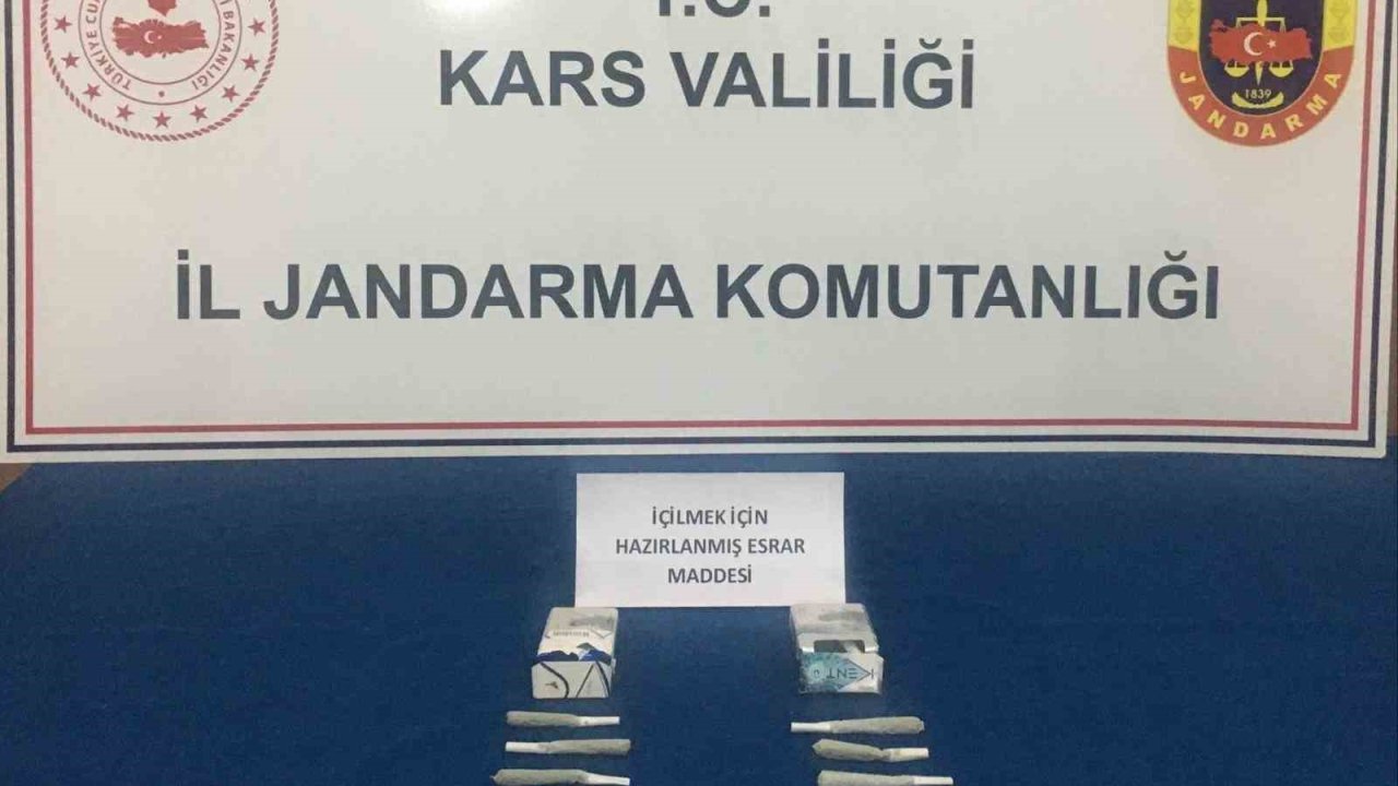 Kars’ta İranlıların sigara paketine sakladığı uyuşturucu jandarmaya takıldı