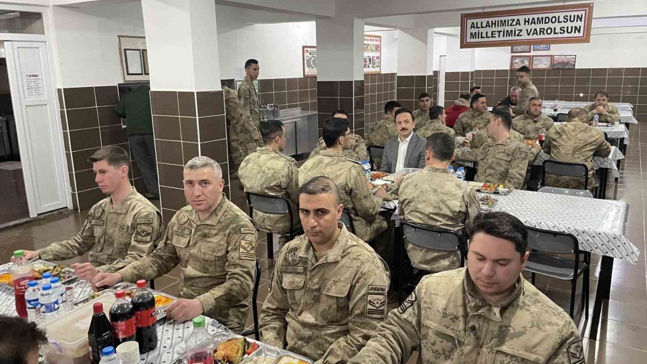 Kaymakam Bayram, jandarma personeliyle iftar açtı