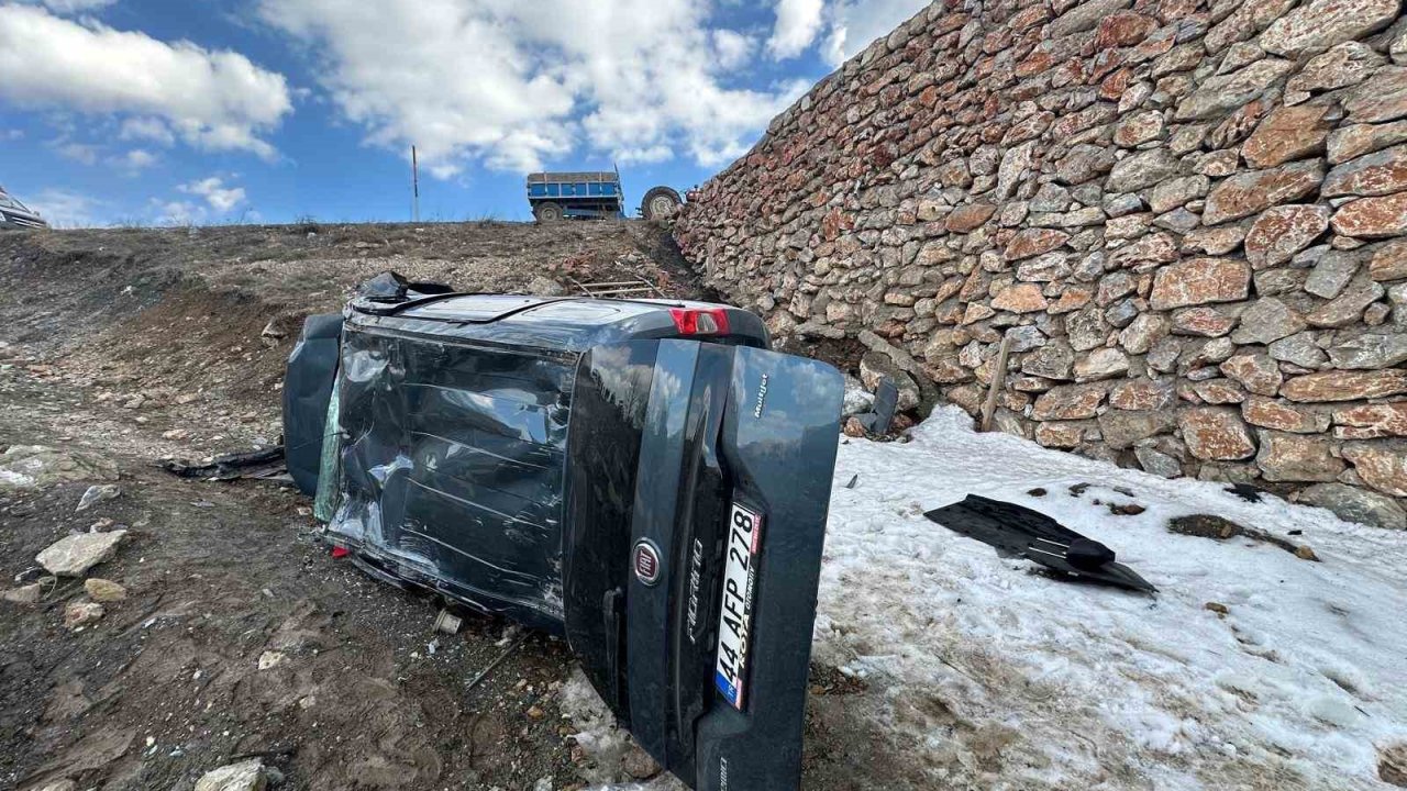 Kontrolden çıkan araç menfeze devrildi: 1 yaralı