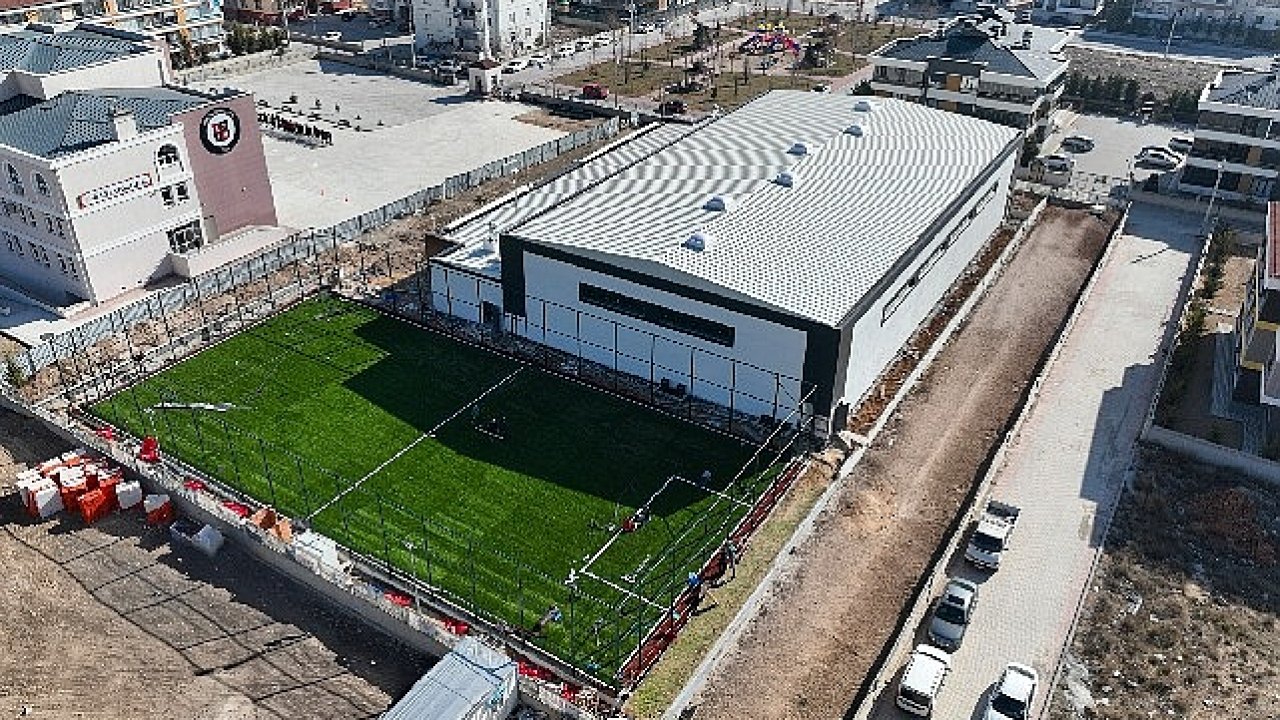 Konya Spor Lisesi'ne kazandırılacak Ahmet Çalık Kapalı Spor Salonu ve Suni Çim Sahası tamamlanıyor