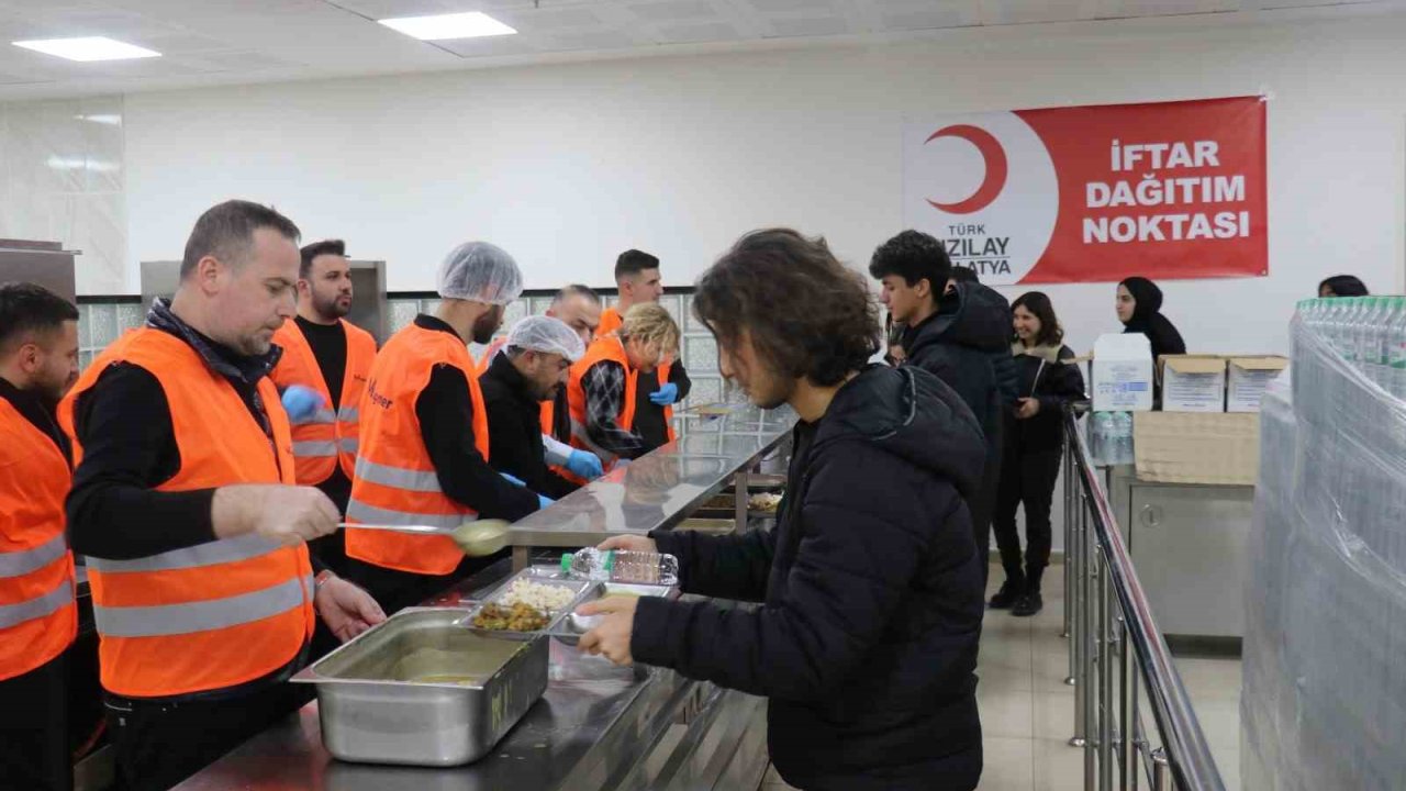 MAGİNDER’den öğrencilere ve hasta yakınlarına iftar yemeği