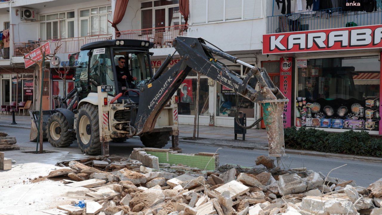 Manavgat Belediyesi’nden Fevzipaşa ve Atatürk caddelerinde yenileme çalışması