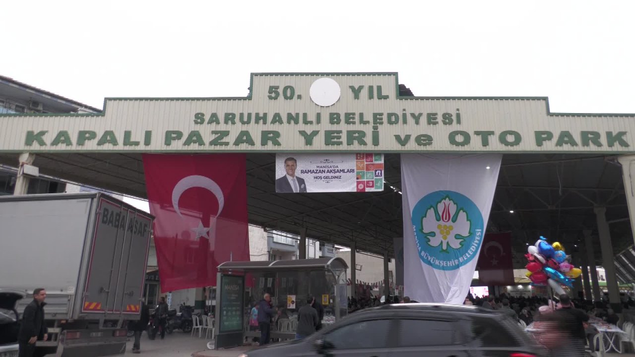 Manisa Büyükşehir Belediyesi iftar sofrasında 2 bini aşkın vatandaşı bir araya getirdi